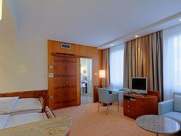 Royal 4*